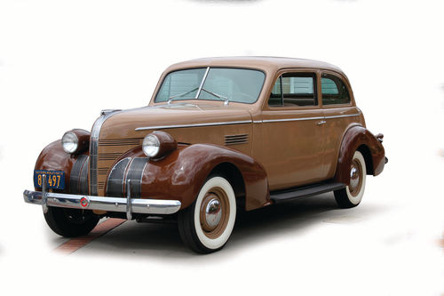 A Pointy hood and fat front fenders were the style in 1939 as was a two-piece windshield.