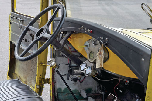 The low-budget approach is as obvious in the interior as it is on the exterior. The shift knob stands out as a prime example.