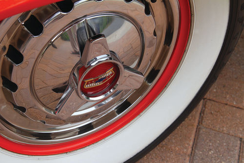 Those extra-wide whitewalls tell us that we’ve gone back to the ’50s again.