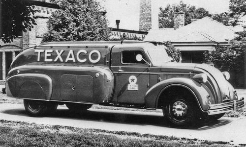 Dodge didn’t offer an Airflow car in the 1930s but it had an Airflow truck.