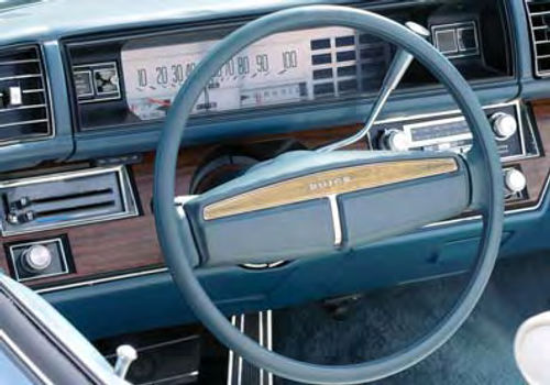 The layout, the extensive use of brightwork and the 100-mph speedometer identify the Buick’s era.