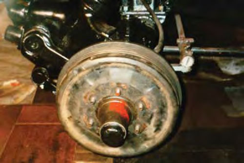 The ’36 Pontiac brake drums were 16 inches in diameter and had ribs or fins around the circumference.