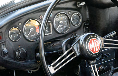 The MGB places everything necessary in front of the driver with a minimum of clutter.