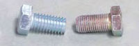 Photo 1. Aside-by-side comparison between UNC threads and SAE threads. The UNC or standard thread bolt is on the left. e SAE or fine thread bolt is on the right.