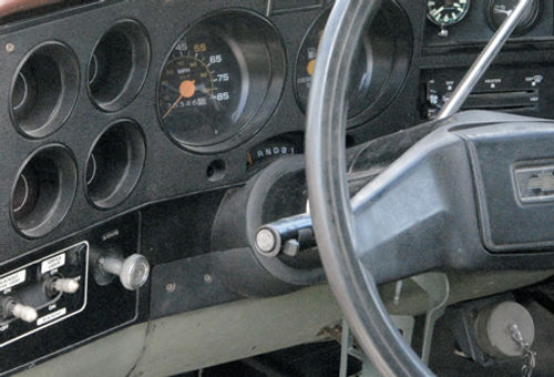 Anyone who’s driven a Chevy or GMC pickup of the same series would instantly feel comfortable in the M1008’s cab. Differences such as the additional switches at lower left in the photo do little to change its character from the civilian truck.