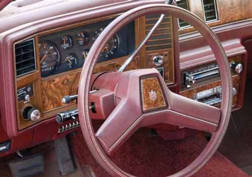 The Monte Carlo’s dashboard was designed to place the information in front of the driver. Its curve was a contemporary General Motors signature feature.