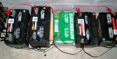 Photo 4. Parallel maintaining five batteries with one BatteryMINDer only requires some wire connec- tors and clips.