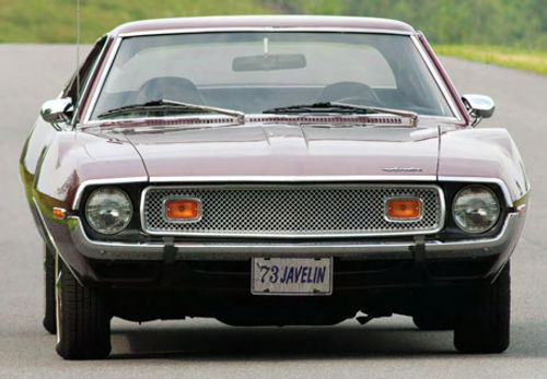 The Javelin’s front end is restrained, but the overall look is one of moderate aggression straight from the era of pony cars and muscle cars.