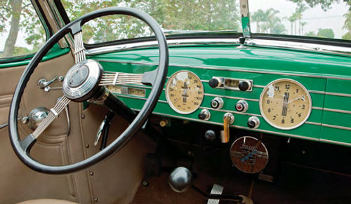 The standard steering wheel was black with three spokes. This three-spoke flexible or “banjo” style wheel was an accessory.