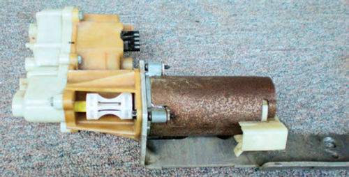 Photo 14. You can see that the bracket is sandwiched between the motor and transmission.