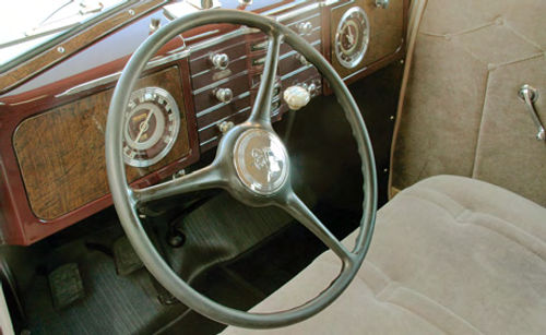 The Graham’s handsome dash is a combination of traditional wood graining and deco plastic.