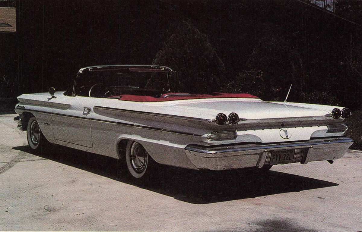 1960 Pontiac Bonneville rear