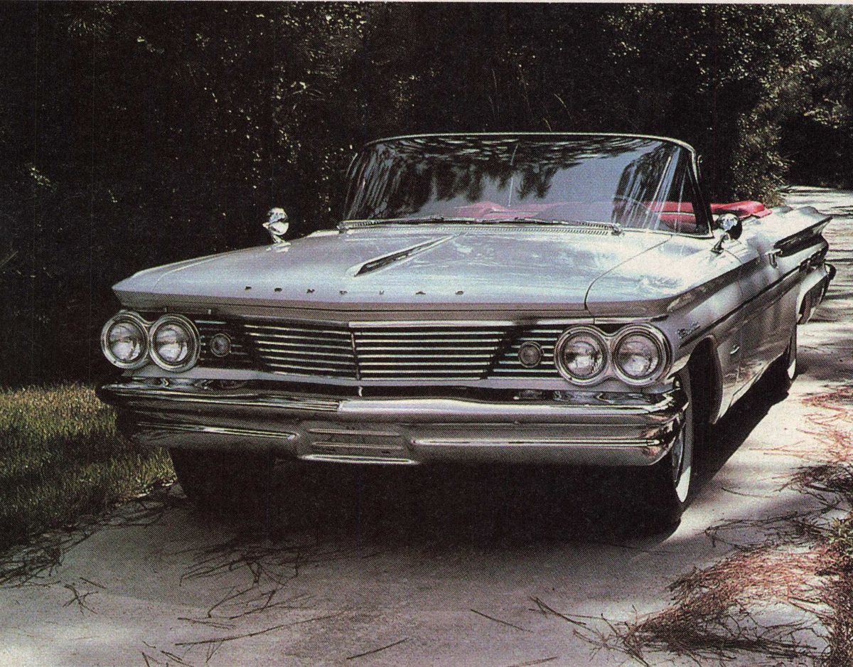 1960 Pontiac Bonneville front