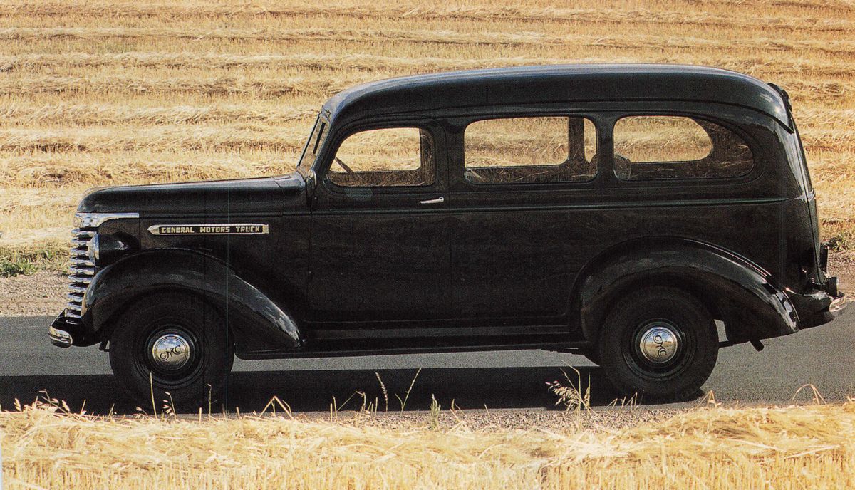 1939 GMC Suburban side view