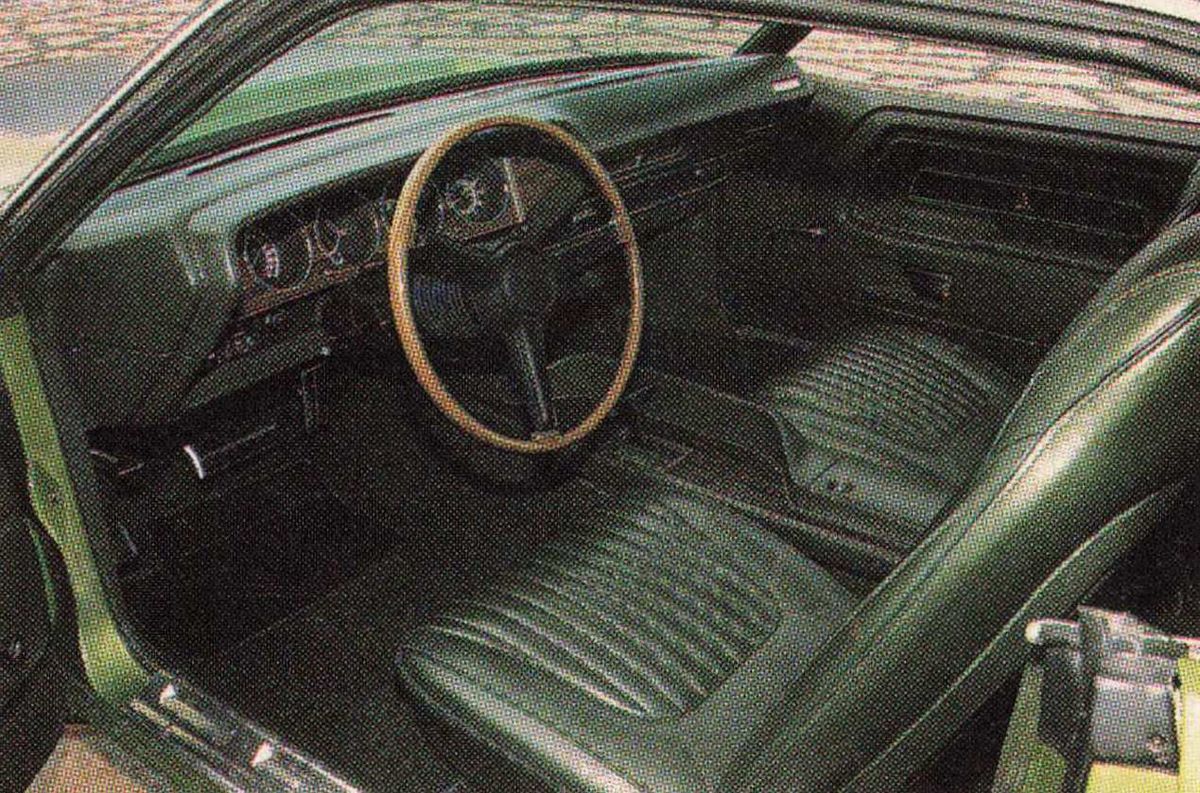 1971 Dodge Challenger R/T green interior and dash