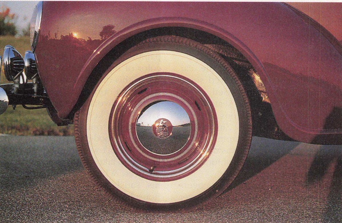 1939 Plymouth P-7 Roadking wheel