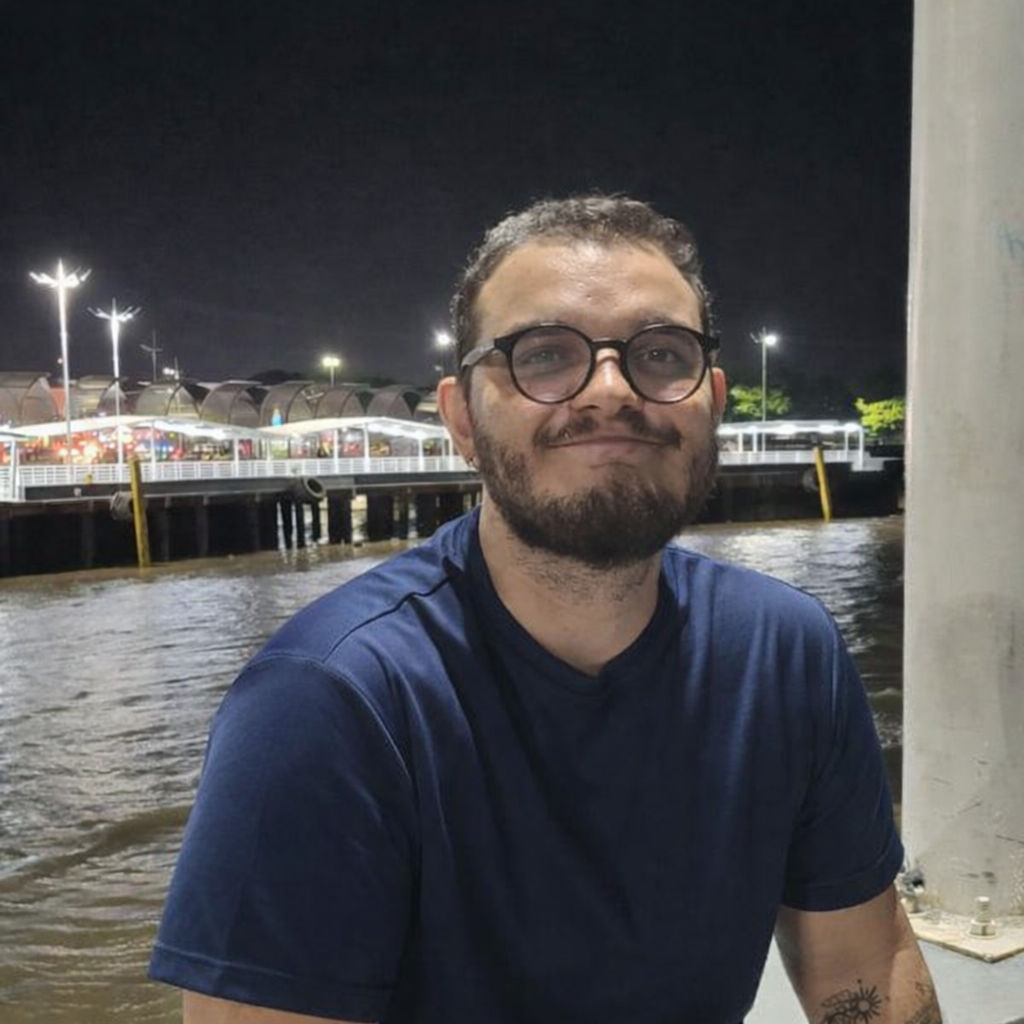 Foto de Ari Silva sorrindo