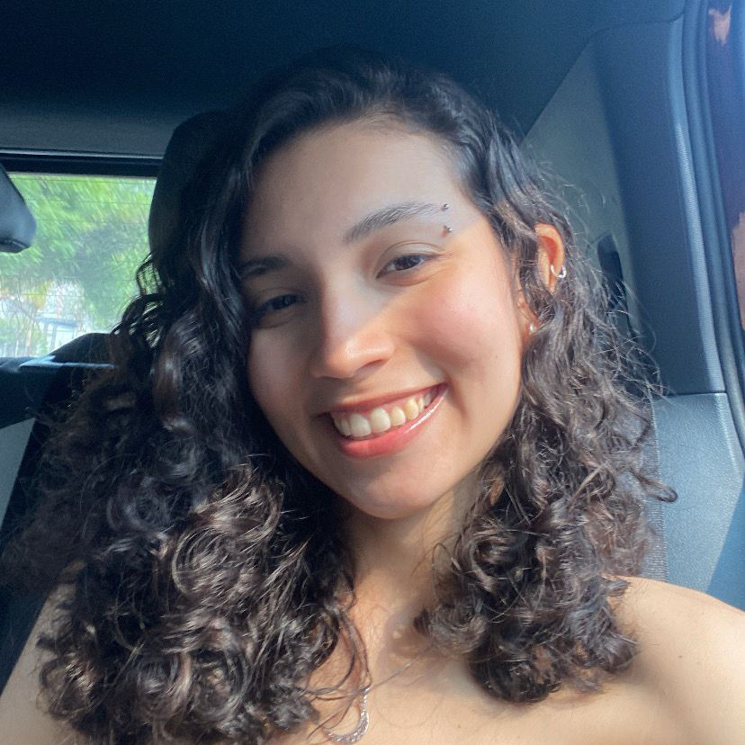 Foto de Bruna Mão Cheia sorrindo