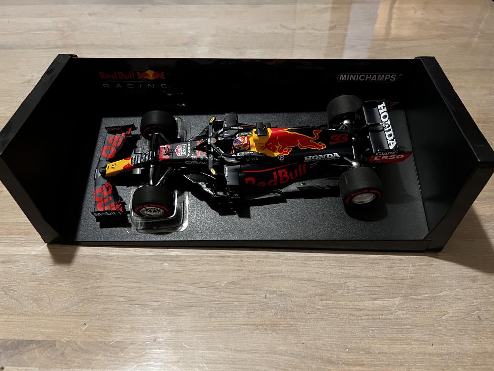 f1-models/minichamps-max-verstappen1.jpg