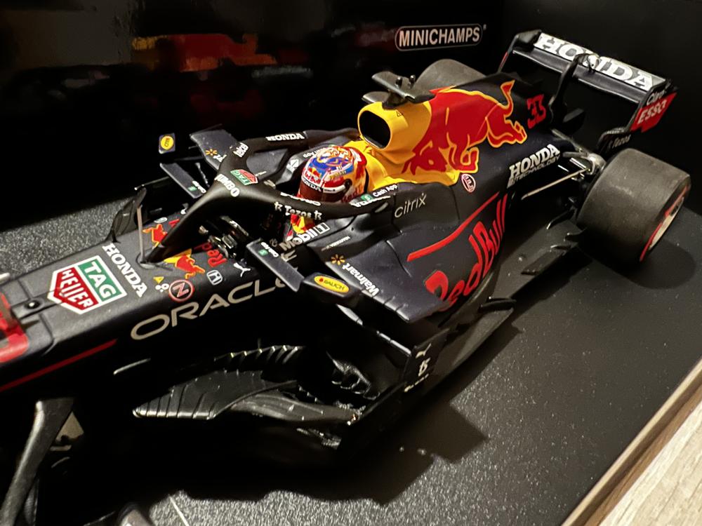 f1-models/minichamps-max-verstappen2.jpg