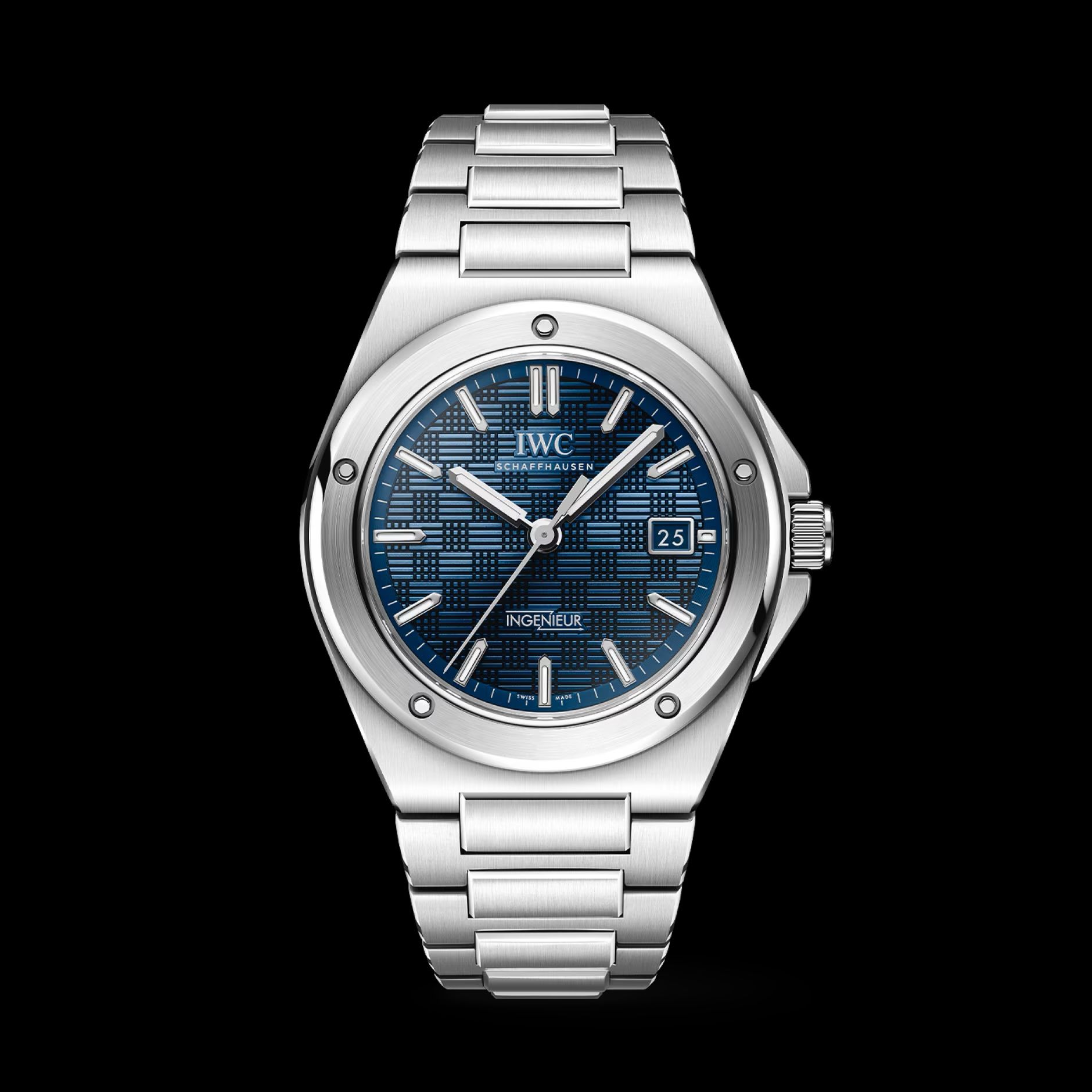 IWC Ingenieur Automatic 40 straight on against black, dark blue grid dial, five screws in the round bezel, on the integrated steel bracelet