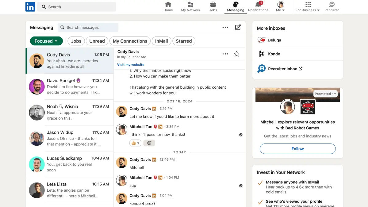 Native LinkedIn messaging view with Focused, Jobs, Unread and Starred filter chips, a promoted ad panel on the right, and no labelling or snooze controls