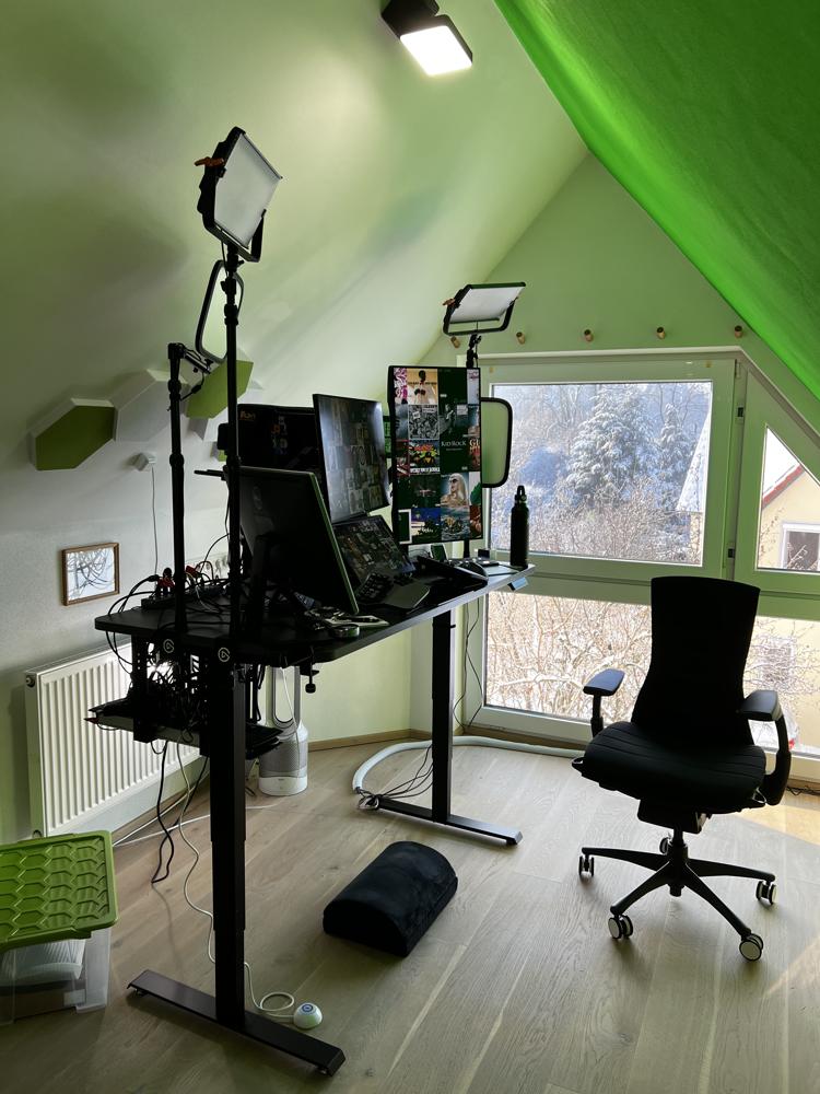 office/221219-home-office-setup-01.jpg