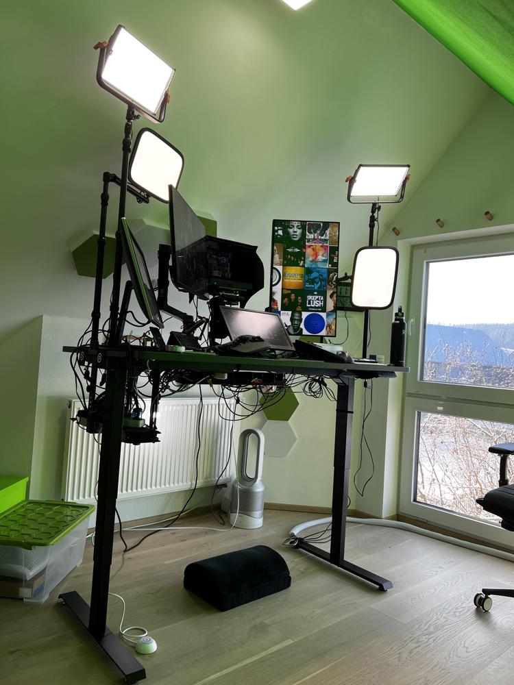 office/221219-home-office-setup-11.jpg