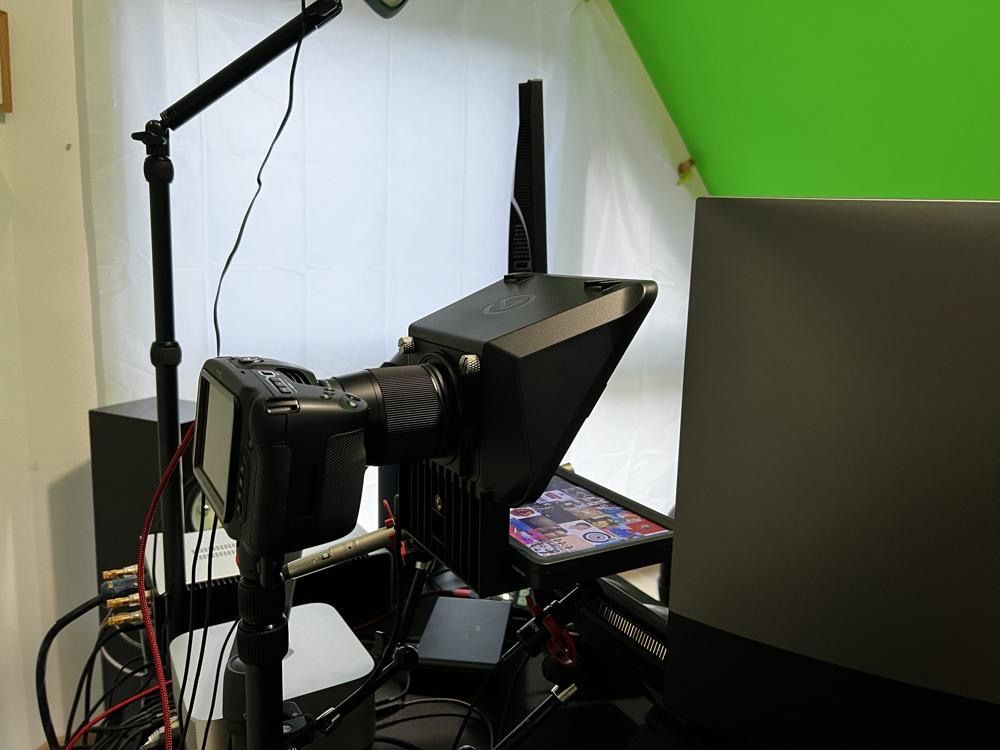 office/241005-2011-prompter.jpg