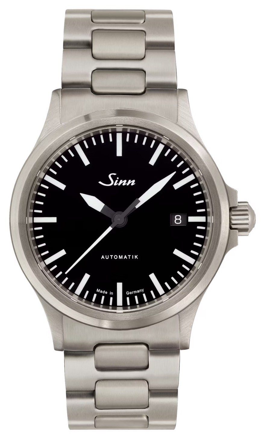 Sinn 556 I on a steel bracelet: black dial with white baton markers, Automatik on the dial and a date at 3 o'clock