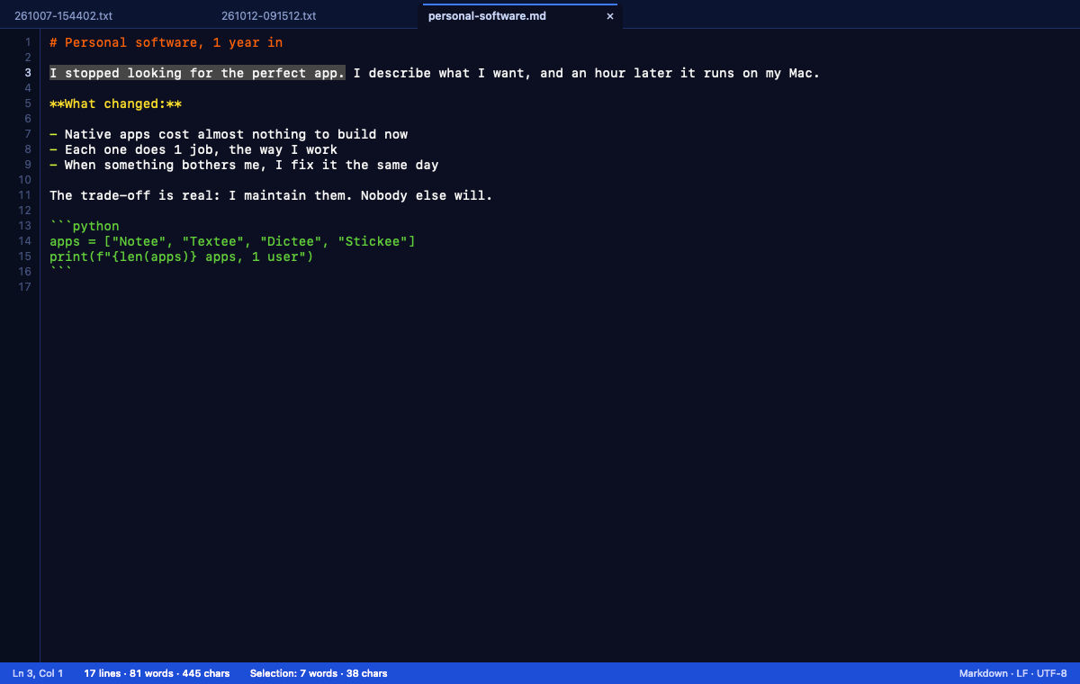 Textee with 3 tabs and a Markdown file open: orange heading, yellow bold text, green code block, line numbers on the left and a blue status bar with line, word and character counts