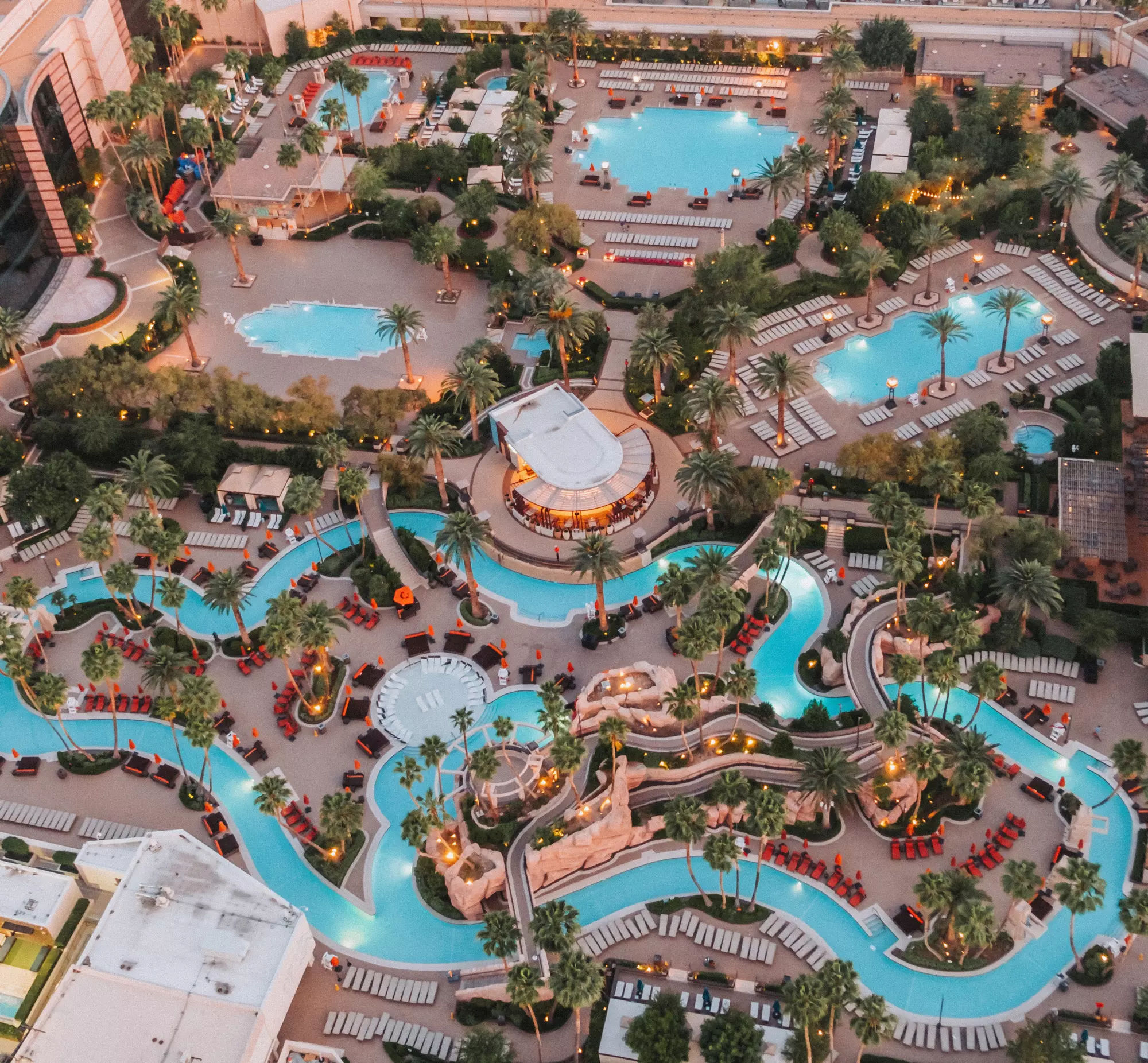 us-trip/mgm-grand-pool.webp