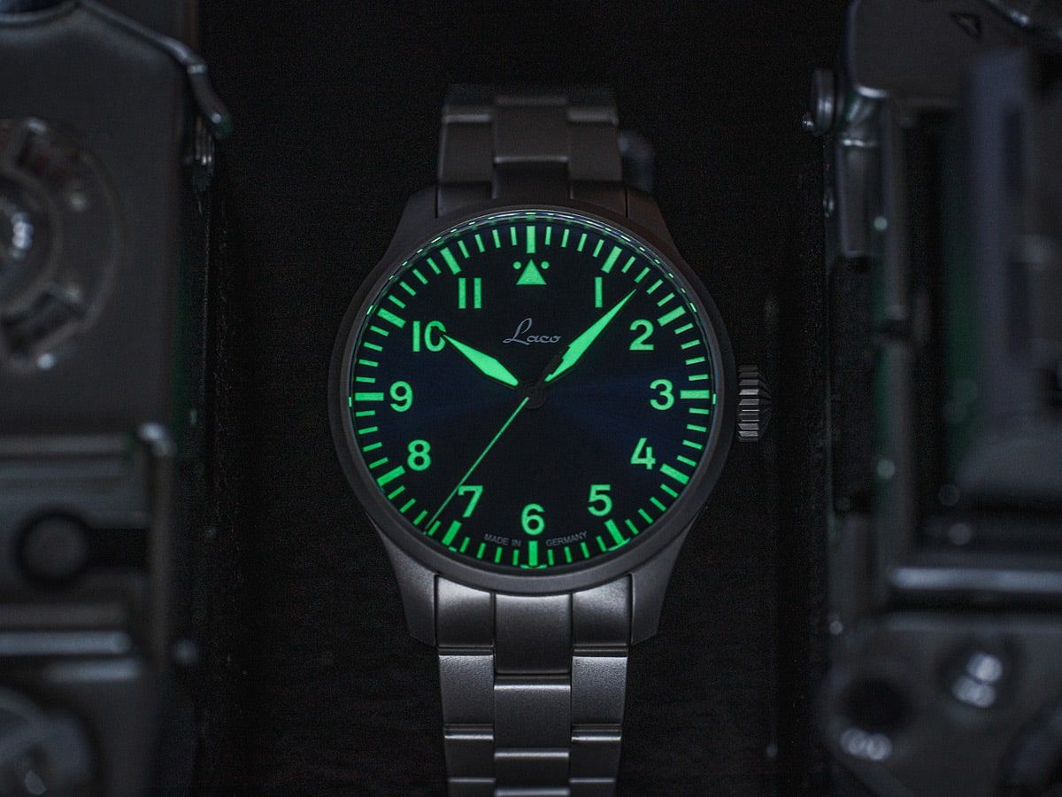 watches/laco-fliegeruhr-typ-a-augsburg-blaue-stunde-42-mb-862100mb-luminova-slide.jpg