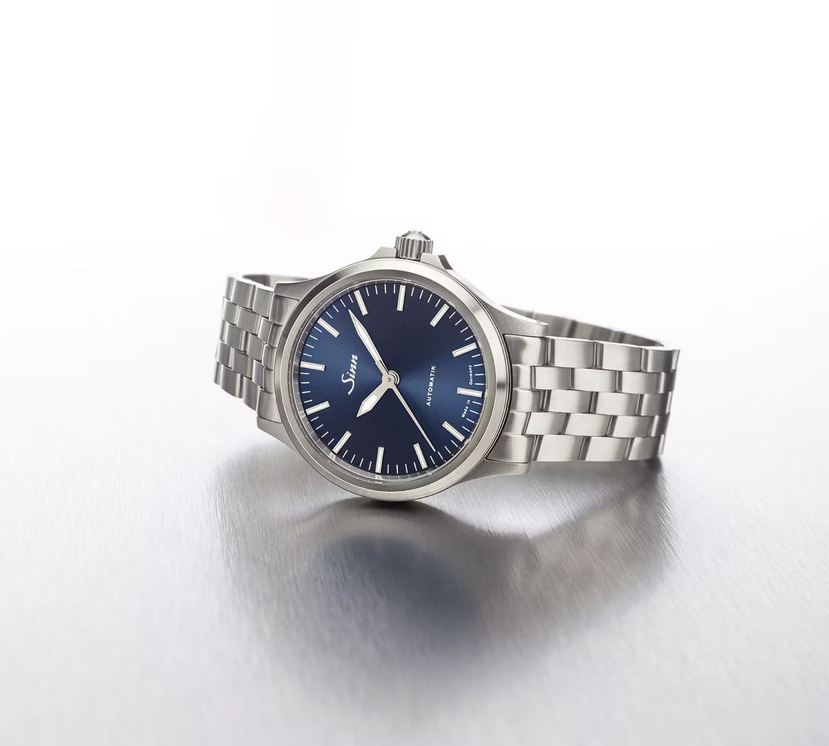 watches/sinn_556b.avif
