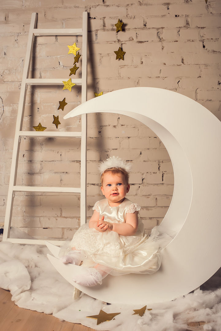 Sweet baby cake smash moment