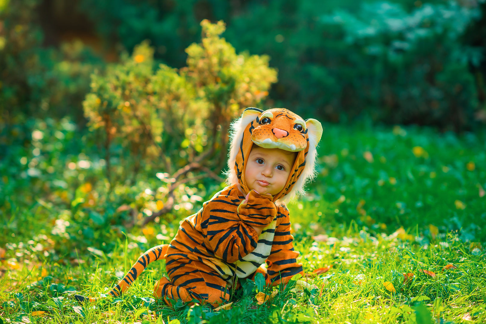 Joyful baby cake smash session
