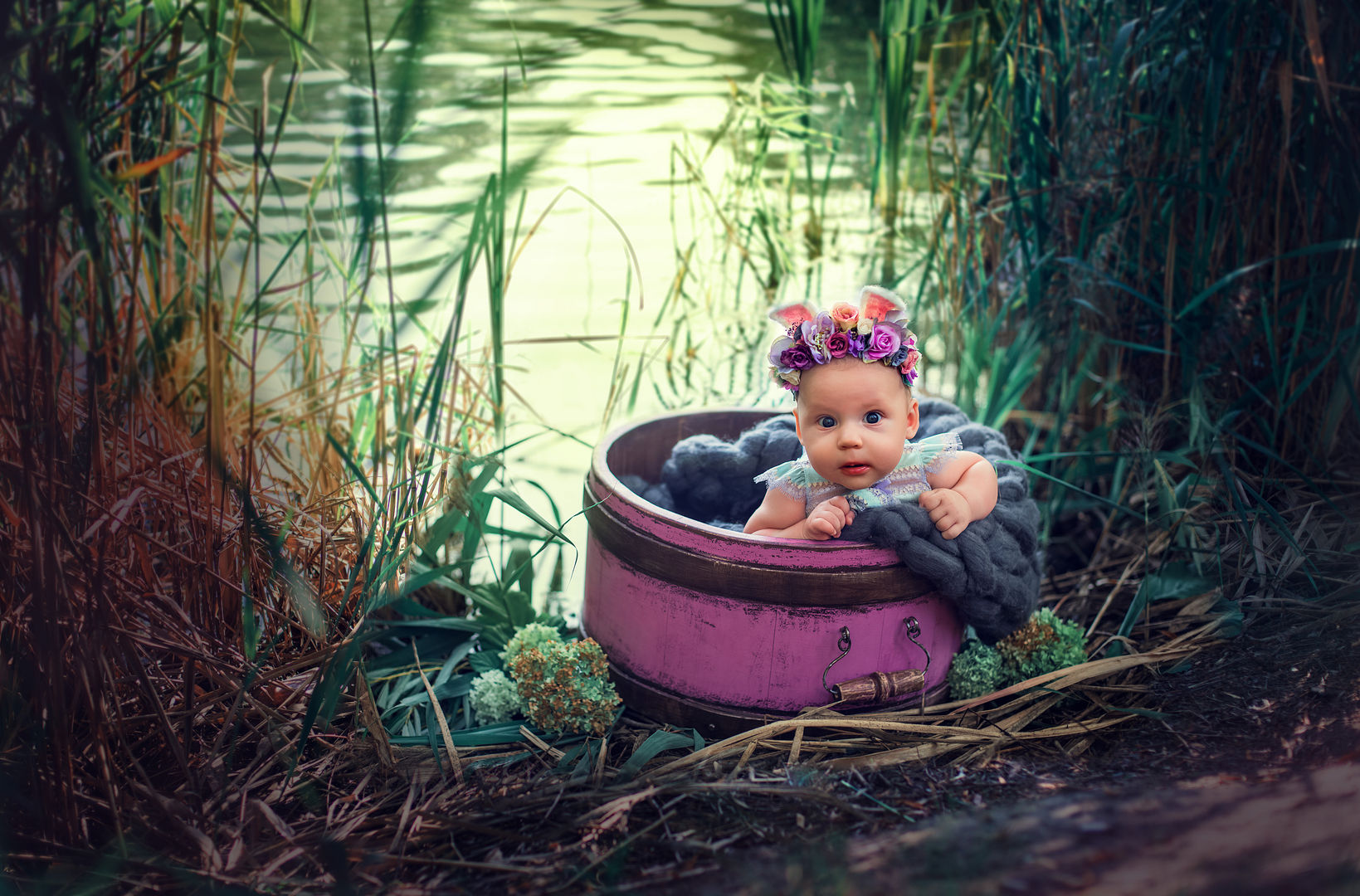 Sleeping newborn baby - artistic newborn photography
