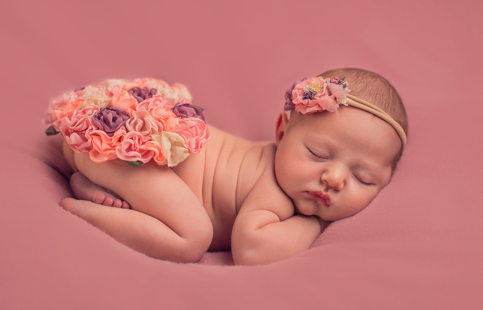 Sleeping newborn portrait - fine art newborn photography