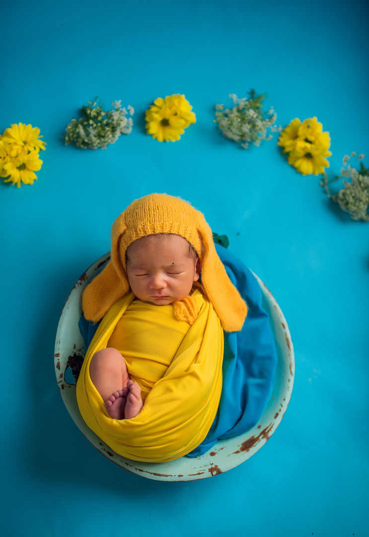 Peaceful newborn sleeping - fine art baby photography