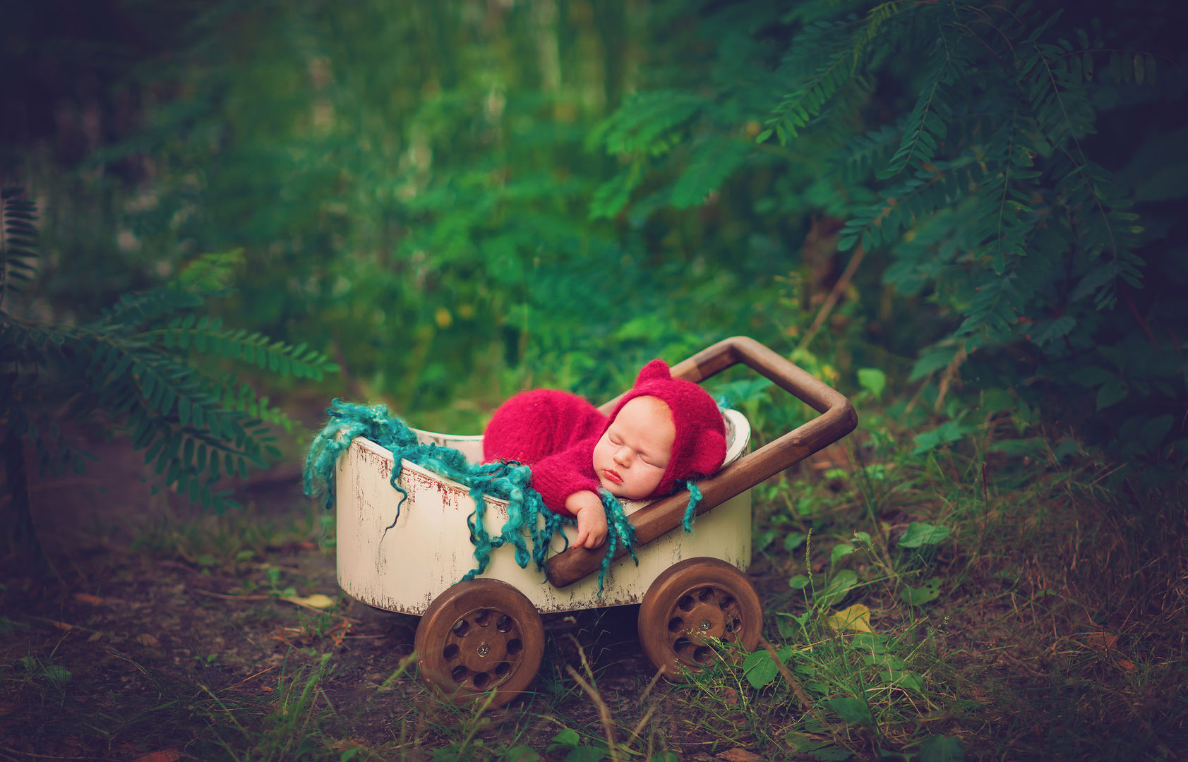 Classic newborn in basket - fine art newborn photography