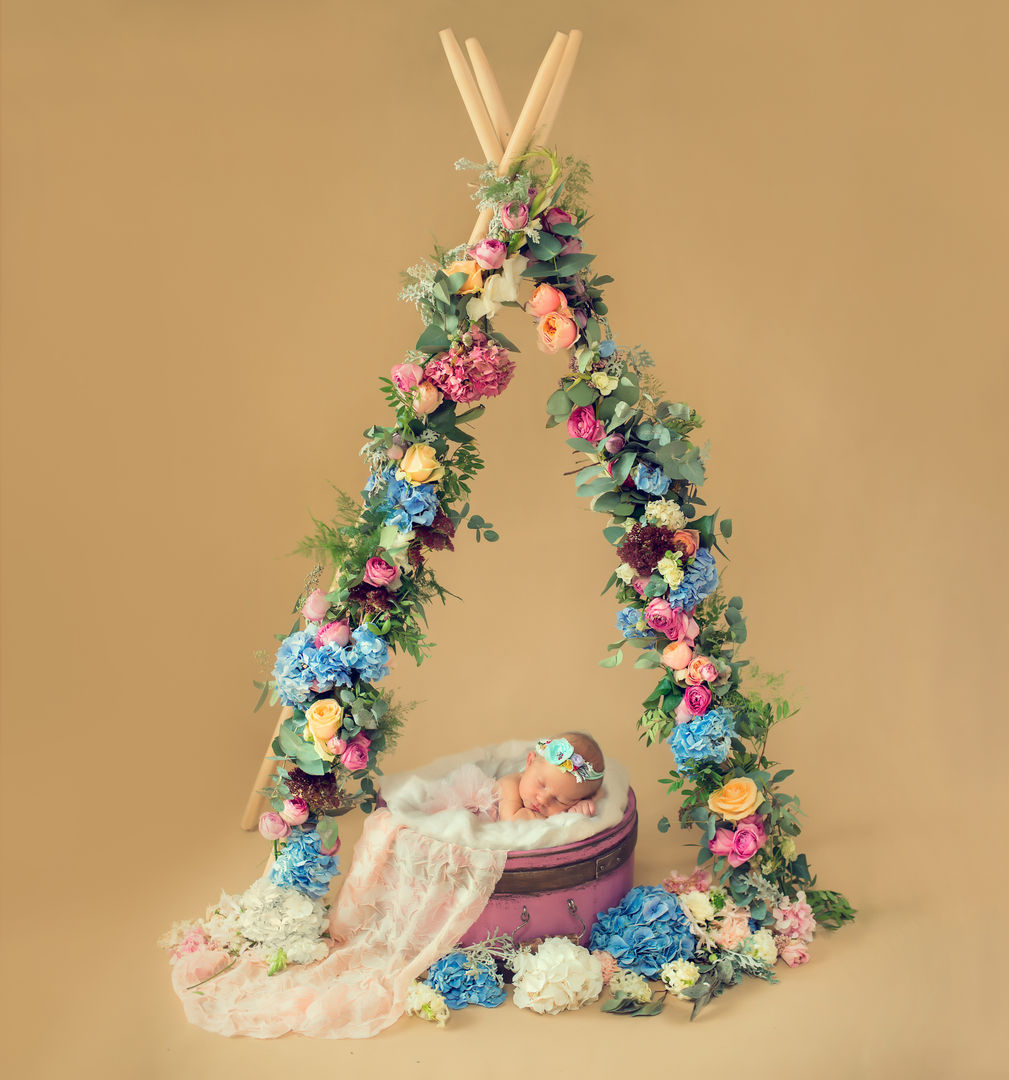 Peaceful sleeping newborn - fine art newborn photography