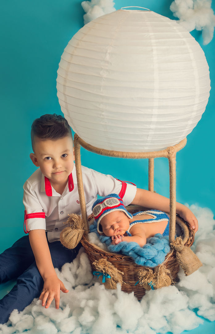 Classic newborn baby portrait - fine art photography