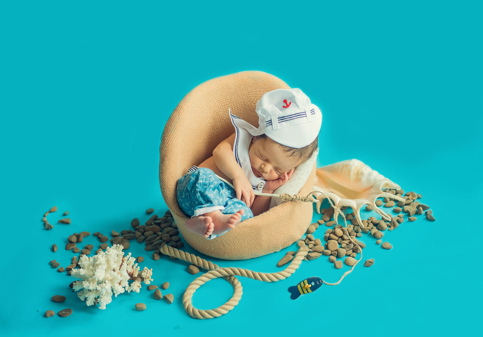 Classic newborn baby - fine art newborn photography