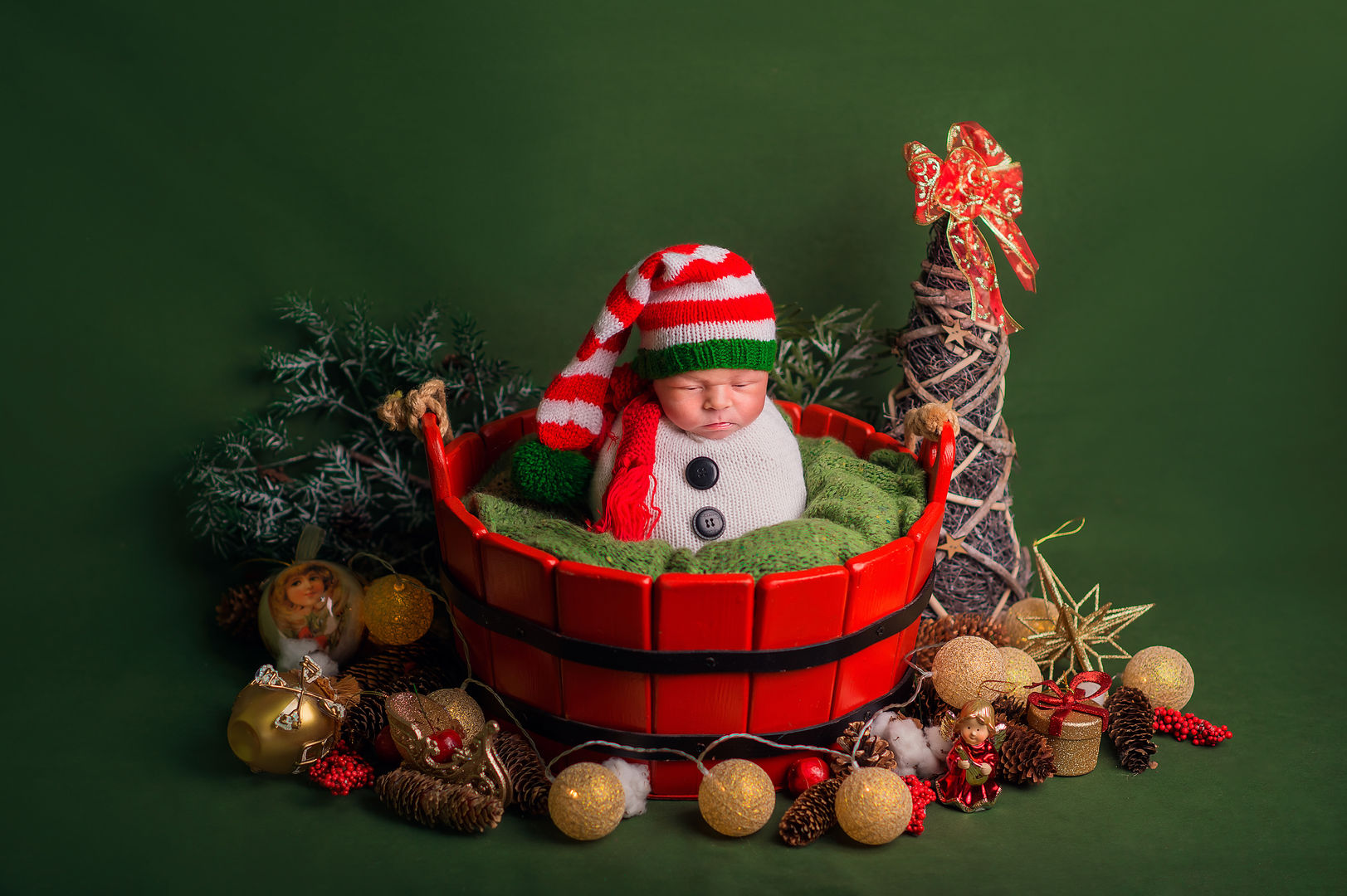 Classic newborn portrait - fine art newborn photography Los Angeles