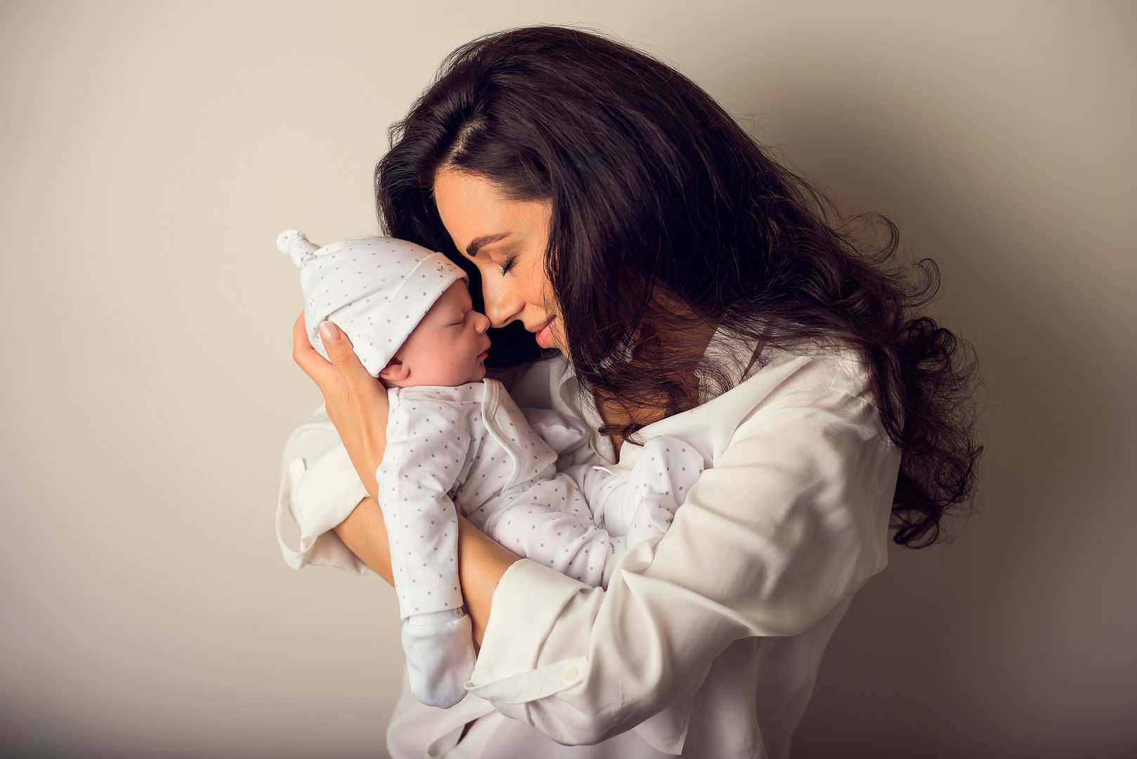 Newborn lifestyle portrait with natural light