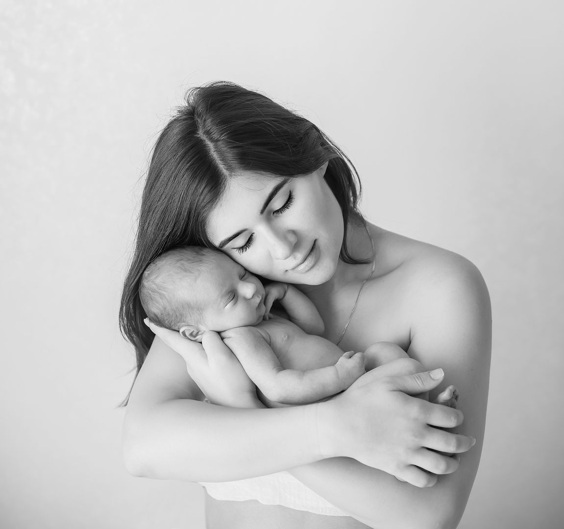 Beautiful newborn lifestyle family session