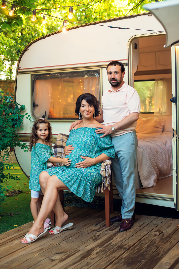 Stunning maternity portrait with natural beauty