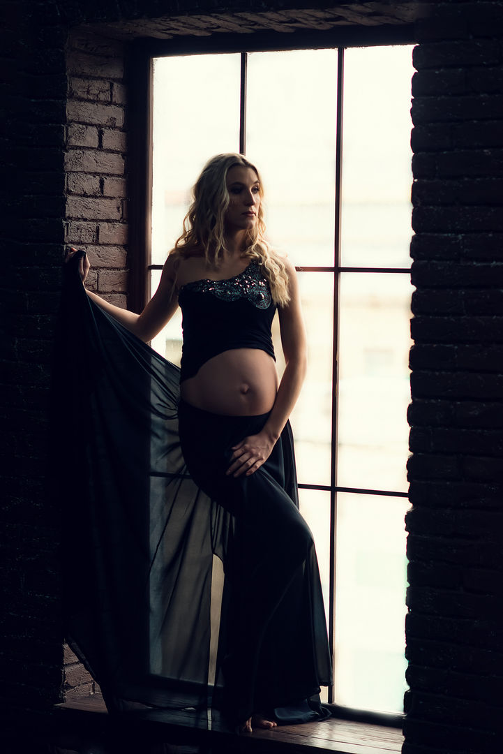 Artistic pregnancy photography with creative lighting