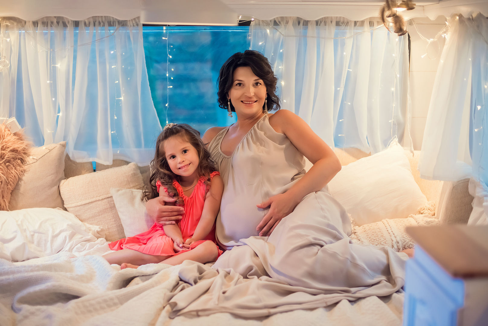 Beautiful pregnancy photography with artistic vision