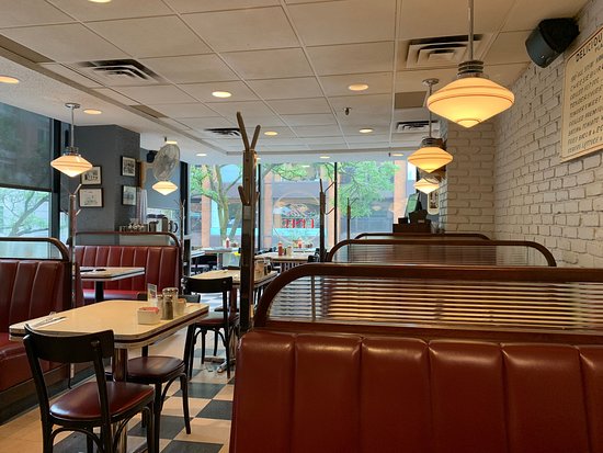 Flo’s Diner